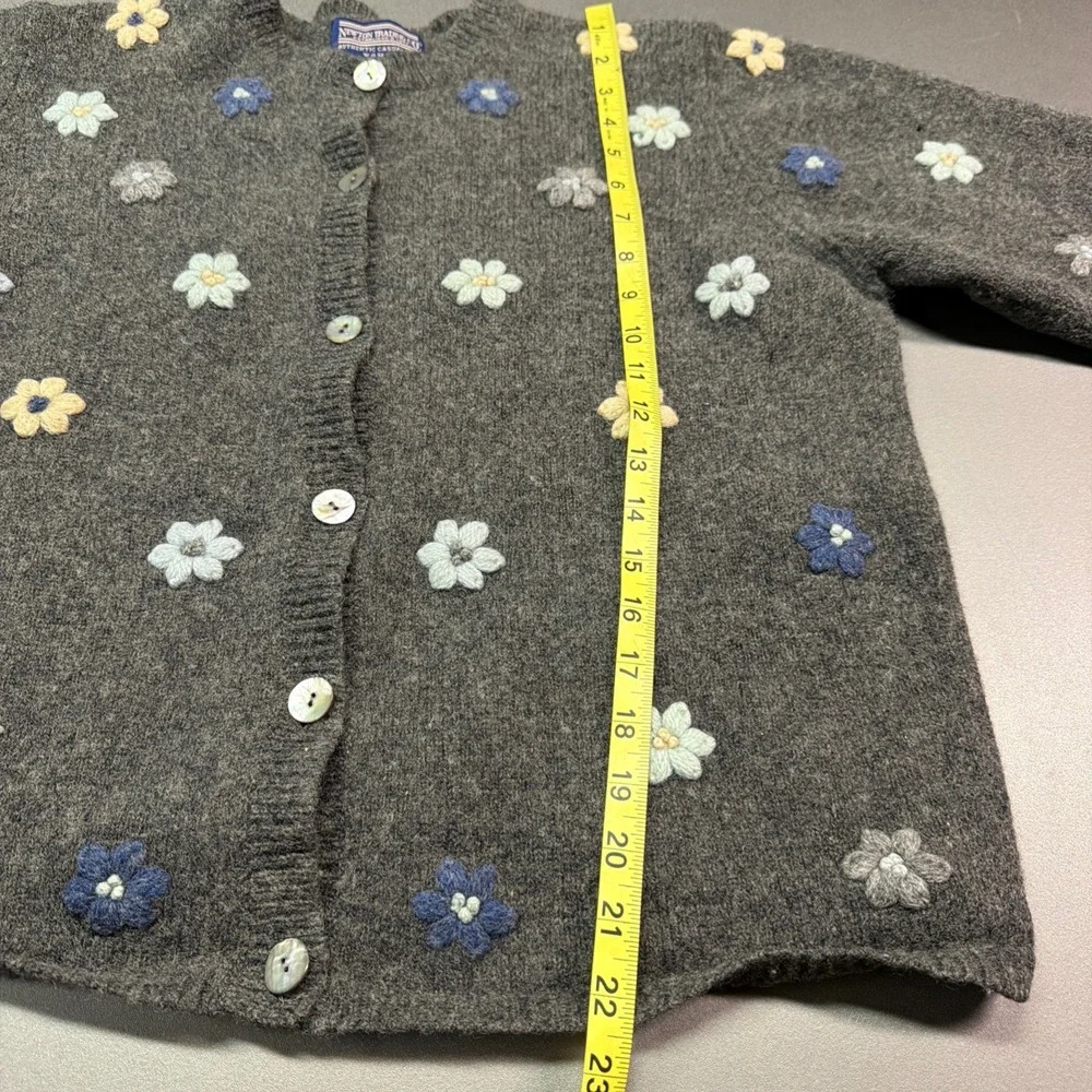 Newton Trading Co 100% Wool Floral Embroidered Cardigan Sweater Gray 1X Vintage